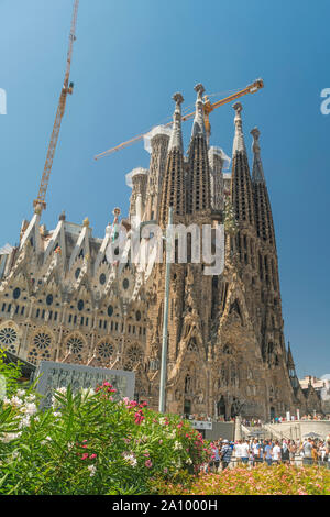 KRIPPENFASSADE SAGRADA FAMILIA BASILIKA (©ANTONI GAUDI 1883) BARCELONA KATALONIEN SPANIEN Stockfoto