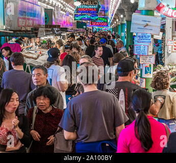 Massen an der Pke Place Market Stockfoto