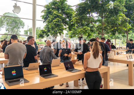 Aventura, Florida, USA - 20. September 2019: Apple Store in der Aventura Mall am ersten Tag der offiziell den Verkauf des iPhone 11, iPhone 11 Pro und Stockfoto