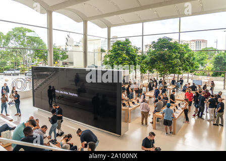 Aventura, Florida, USA - 20. September 2019: Apple Store in der Aventura Mall am ersten Tag der offiziell den Verkauf des iPhone 11, iPhone 11 Pro und Stockfoto