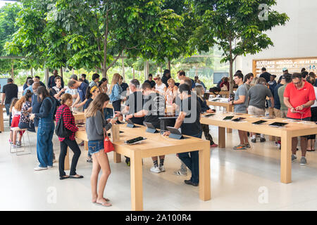 Aventura, Florida, USA - 20. September 2019: Apple Store in der Aventura Mall am ersten Tag der offiziell den Verkauf des iPhone 11, iPhone 11 Pro und Stockfoto