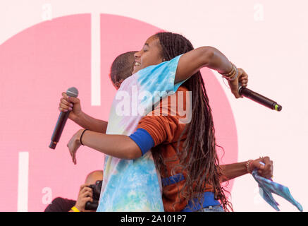 New York, Vereinigte Staaten. 20 Sep, 2019. Jaden Smith und Willow Smith durchführen auf der Bühne während NYC Klima Streik Kundgebung und Demonstration am Battery Park. Credit: SOPA Images Limited/Alamy leben Nachrichten Stockfoto