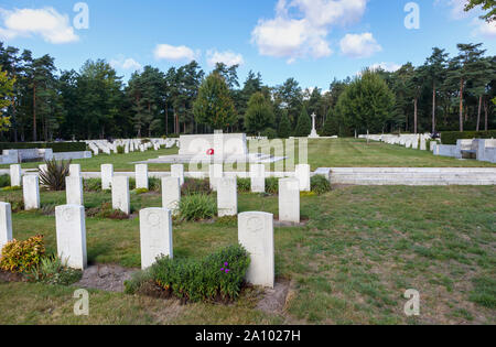 Grabsteine in den kanadischen Teil der Soldatenfriedhof in Brookwood Friedhof, Pirbright, Woking, Surrey, Südosten, England, Grossbritannien Stockfoto