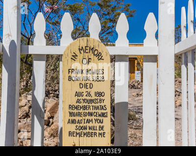 Grab von Frank Meier mit einem hölzernen Grabstein in Boothill Friedhof in Tombstone, Arizona. Stockfoto