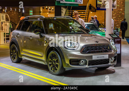 FRANKFURT, Deutschland - September 2019: Silber MINI COOPER MINI ELECTRIC, Iaa Auto Ausstellung. Stockfoto