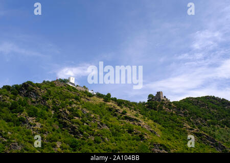 Die Feindlichen Brüder Burgen Burg Sterrenberg und Burg Liebenstein entlang des Rheins in Deutschland Stockfoto