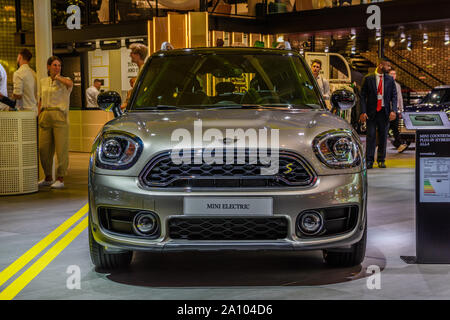 FRANKFURT, Deutschland - September 2019: Silber MINI COOPER MINI ELECTRIC, Iaa Auto Ausstellung. Stockfoto