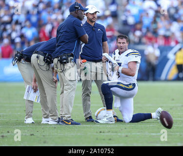 Carson, CA. 22 Sep, 2019. Los Angeles Ladegeräte Mitarbeiter Gespräche mit Los Angeles Ladegeräte Quarterback Philip Flüsse Nr. 17 im 4. Quartal während der NFL Houston Texans vs Los Angeles Ladegeräte an der Würde des Menschen Gesundheit Sport Park in Carson, Ca am 2. September 2019 (Foto von Jevone Moore) Credit: Csm/Alamy leben Nachrichten Stockfoto