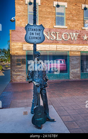 Adler Singer Jackson Browne Statue, Standin" an der Ecke Park Winslow, AZ, Route 66 Stockfoto