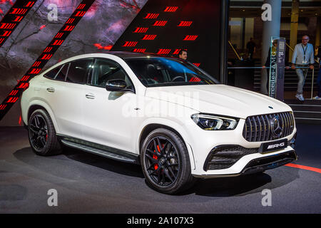 FRANKFURT, Deutschland - September 2019: Weiße MERCEDES-BENZ AMG GLE 53 4MATIC SUV, Iaa Auto Ausstellung. Stockfoto