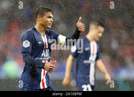 Lyon, Frankreich. 22 Sep, 2019. Thiago Silva von Paris Saint-Germain guestures während der französischen Ligue 1 Fußballspiel zwischen Olympique Lyonnais und Paris Saint-Germain (PSG) in Lyon, Frankreich, Sept. 22, 2019. Credit: François Lemoine/Xinhua Stockfoto