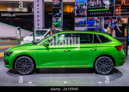 FRANKFURT, Deutschland - September 2019: Lime Green SKODA SCALA Estate Wagon kombi Familie Auto auf der Basis von Vision RS, IAA International Motor Show Auto Ausstellung. Stockfoto