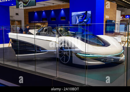 FRANKFURT, Deutschland - September 2019: weiss schwarz SEKISUI Konzept elektrische cabrio Auto, Iaa Auto Ausstellung. Stockfoto