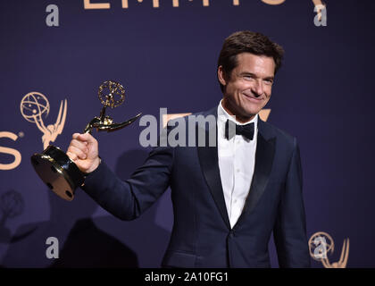 Jason Bateman, Gewinner des Award für herausragende Regie für ein Drama Serie für "Ozark "backstage bei der 71st jährlichen Primetime Emmy Awards wird am Microsoft Theater in der Innenstadt von Los Angeles am Sonntag, 22. September 2019. Foto von Christine Kauen/UPI.. Stockfoto