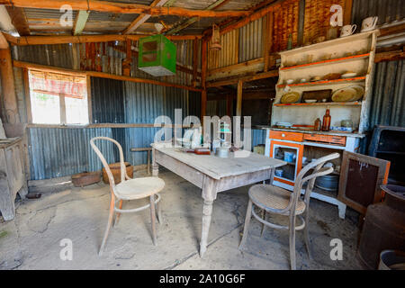 Innenraum der Bergmann Haus, erbaut im Jahre 1868, einem historischen Ort in der ländlichen Kleinstadt von Ravenswood, Queensland, Queensland, Australien Stockfoto