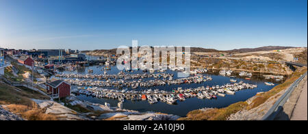 Panoramablick auf den Hafen und den Hafen von Ilulissat, Grönland. Stockfoto