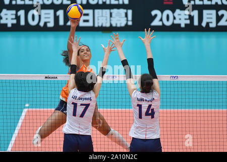 Toyama, Japan. 23 Sep, 2019. Celeste Plak (oben) der Niederlande konkurriert während der Round Robin Übereinstimmung zwischen Südkorea und den Niederlanden im Jahr 2019 Die FIVB Frauen-WM in Toyama, Japan, Sept. 23, 2019. Credit: Zhu Wei/Xinhua/Alamy leben Nachrichten Stockfoto