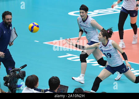 Toyama, Japan. 23 Sep, 2019. Lee Dayeong (R) von Südkorea konkurriert während der Round Robin Übereinstimmung zwischen Südkorea und den Niederlanden im Jahr 2019 Die FIVB Frauen-WM in Toyama, Japan, Sept. 23, 2019. Credit: Zhu Wei/Xinhua/Alamy leben Nachrichten Stockfoto