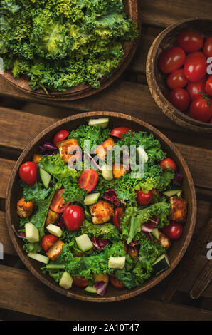 Vegan Salat mit Grünkohl und Tofu, Null Abfall Stockfoto