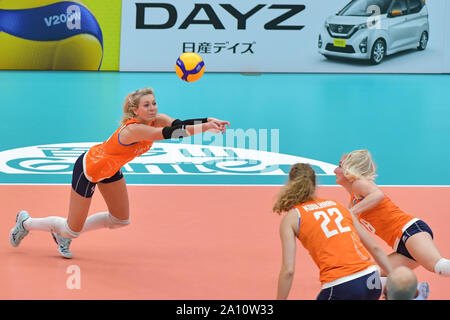 Toyama, Japan. 23 Sep, 2019. Laura Dijkema (L) der Niederlande konkurriert während der Round Robin Übereinstimmung zwischen Südkorea und den Niederlanden im Jahr 2019 Die FIVB Frauen-WM in Toyama, Japan, Sept. 23, 2019. Credit: Zhu Wei/Xinhua/Alamy leben Nachrichten Stockfoto