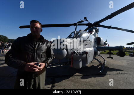 Ostrava, Tschechische Republik. 21 Sep, 2019. American Bell AH-1Z Viper Kampfhubschrauber ist während der NATO-Tage in Mosnov airport gesehen, in Ostrava, Tschechische Republik, am Samstag, 21. September 2019. Credit: Jaroslav Ozana/CTK Photo/Alamy leben Nachrichten Stockfoto