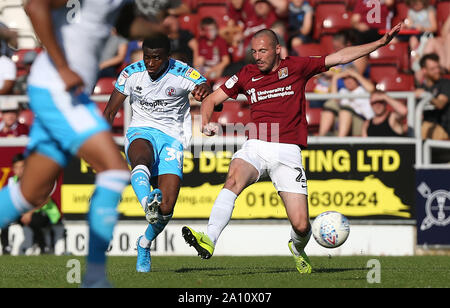 Northampton, Großbritannien. 21. September 2019 in Crawley Beryly Lubala schießt während der Sky Bet Liga eine Übereinstimmung zwischen Northampton Town und Crawley Town an der PTS Akademie Stadion in Northampton. Quelle: Tele Images/Alamy leben Nachrichten Stockfoto