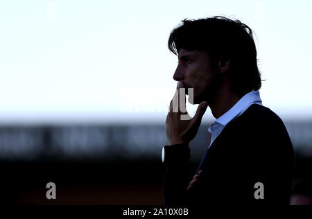 Northampton, Großbritannien. 21. September 2019 Crawley Town Head Coach Gabriele Cioffi schaut während der Sky Bet Liga eine Übereinstimmung zwischen Northampton Town und Crawley Town an der PTS Akademie Stadion in Northampton. Quelle: Tele Images/Alamy leben Nachrichten Stockfoto