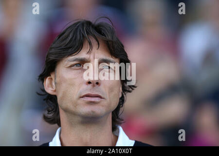 Northampton, Großbritannien. 21. September 2019 Crawley Town Head Coach Gabriele Cioffi während der Sky Bet Liga eine Übereinstimmung zwischen Northampton Town und Crawley Town an der PTS Akademie Stadion in Northampton. Quelle: Tele Images/Alamy leben Nachrichten Stockfoto