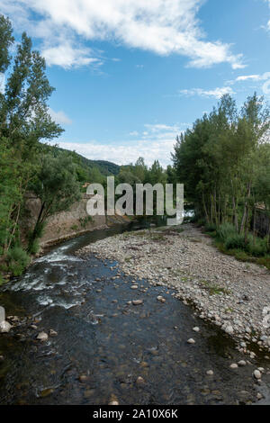 Die natürliche Umgebung der Stadt Ripoll in Girona, Spanien Stockfoto