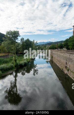 Die natürliche Umgebung der Stadt Ripoll in Girona, Spanien Stockfoto