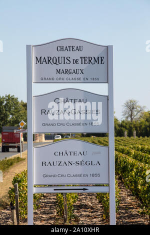 Margaux, Frankreich - 11. September 2018: Weinberge Hinweisschilder in Margaux, für die Herstellung von ausgezeichneten Weine bekannt. Bordeaux Region, Frankreich Stockfoto