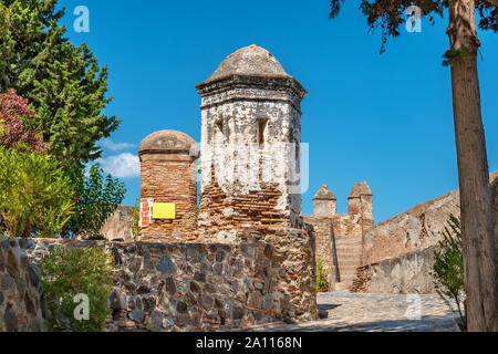 Türmchen im Innenhof der Burg Gibralfaro (Castillo de Gibralfaro). Malaga, Andalusien, Spanien Stockfoto