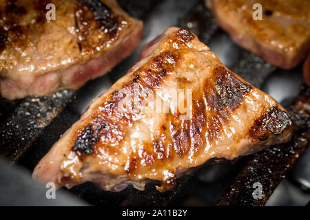 Rindfleisch yakiniku auf einem Grill Nahaufnahme. Stockfoto