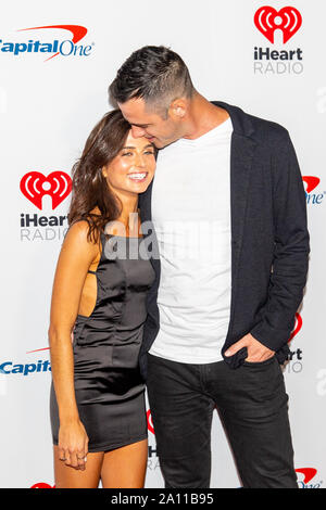 September 20, 2019, Las Vegas, Nevada, US: JESSICA Clarke und Ben HIGGINS Der Bachelor kommt zur iHeartRadio Music Festival bei der T-Mobile Arena in Las Vegas, Nevada (Bild: © Daniel DeSlover/ZUMA Draht) Stockfoto