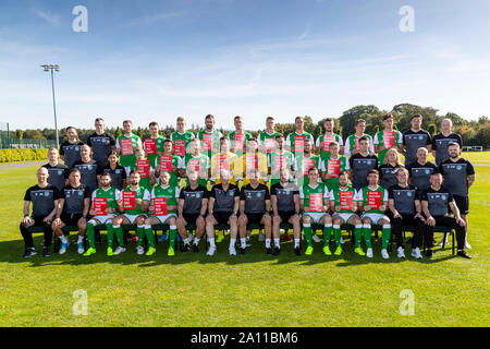 Teamgruppe, von links nach rechts, Top Tow: Calvin Charlton (Head of Performance Analysis), Rory Monks (Senior Sports Therapist), Josh Vela, Glenn Middleton, Oli Shaw, Jason Naismith, Florian Kamberi, Vykintas Slivka, Steven Whittaker, Tom James, Scott Allan, Joe Newell, Colin Clancy (Lead Football Scientist), Doctor Duncan Reid (Club). Mittlere Reihe - Finlay stark (Academy Administration and Operations Manager), Paul Green (Lead Strength and Conditioning Coach), Paola Rodriguez (Performance Nutritionist), Daryl Horgan, Melker Hallberg, Ryan Porteous, Ofir Marciano, Chris Maxwell, Adam Jackson, Stockfoto