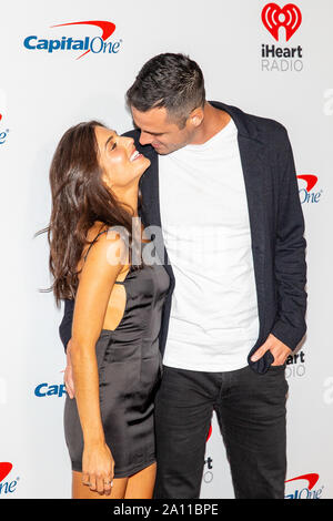 September 20, 2019, Las Vegas, Nevada, US: JESSICA Clarke und Ben HIGGINS Der Bachelor kommt zur iHeartRadio Music Festival bei der T-Mobile Arena in Las Vegas, Nevada (Bild: © Daniel DeSlover/ZUMA Draht) Stockfoto