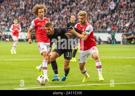 Frankfurt, Deutschland. 19 Sep, 2019. Andre SILVA (mi., F) versus Calum Kammern (rechts, ARS) und David LUIZ (ARS), Action, Kampf um den Ball, Fußball Europa League, Gruppenphase, Gruppe F, Spieltag 1, Eintracht Frankfurt (F) - Arsenal London (ARS), am 19.09.2019 in Frankfurt/Deutschland. | Verwendung der weltweiten Kredit: dpa/Alamy leben Nachrichten Stockfoto