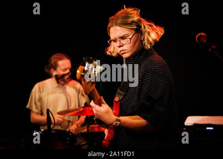 Kopenhagen, Dänemark. 21., September 2019. Die britische Band Penelope Inseln führt ein Live Konzert im Ideal Bar in Kopenhagen. (Foto: Gonzales Foto - Christian Hjorth). Stockfoto