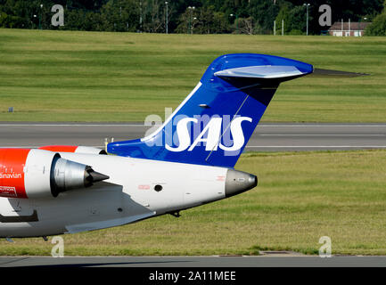 Scandinavian Airlines Bombardier CRJ-900LR Schwanz, am Flughafen Birmingham, UK (EI-FPK) Stockfoto