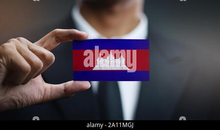 Geschäftsmann Holding Karte von Kambodscha Flagge Stockfoto