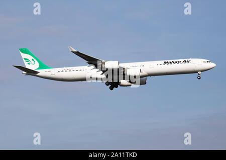 Istanbul/Türkei - 28. März 2019: Mahan Air Airbus A340-600 EP-MMF Passagierflugzeug der Landung am Flughafen Istanbul Atatürk Stockfoto