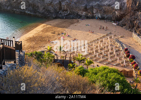 Luftaufnahme über den Strand, Playa Abama, an der Westküste unter dem Ritz Carlton Abama Hotel, Playa San Juan, Teneriffa, Kanarische Inseln, Spanien Stockfoto