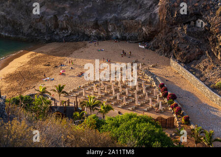 Luftaufnahme über den Strand, Playa Abama, an der Westküste unter dem Ritz Carlton Abama Hotel, Playa San Juan, Teneriffa, Kanarische Inseln, Spanien Stockfoto