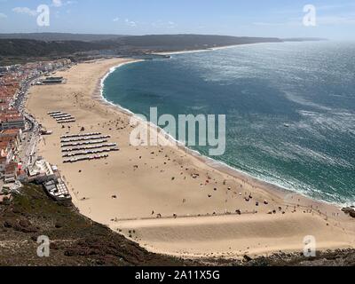 September 2019, die Bucht von Nazaré, Region Estremadura, Leiria District, Nazarè, Miradouro do Suberco, Portugal Stockfoto