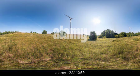 360 Grad Panorama Ansicht von Vollständige nahtlose sphärischen hdri Panorama 360 Grad Betrachtungswinkel in der Nähe der Windmühle Propeller in equirectangular Projektion, VR-AR virtuelle Realität Inhalt. Win