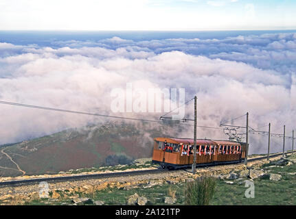 Frankreich. Pyrenees-Atlantiques. Le Petit Train de la Rhune bringt Sie an die Spitze der Rhune Berg 900 m. Die baskische Region in Frankreich. Stockfoto