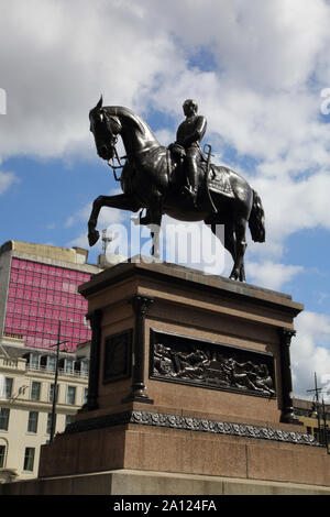 Glasgow Schottland George Square Equestrian Statue von Prinz Albert Gemahl von Königin Victoria seine Auswirkungen der Nationen Fortschritte zu gedenken. Stockfoto