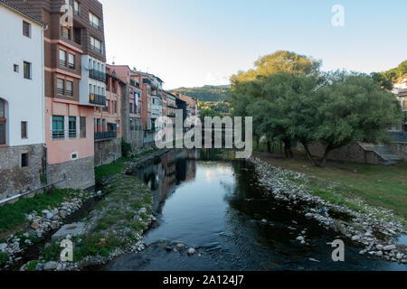 Die natürliche Umgebung der Stadt Ripoll in Girona, Spanien Stockfoto