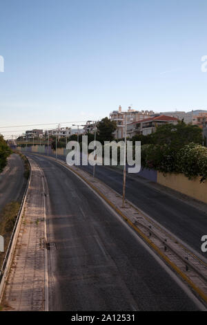 Zweispurige Straße vouliagmeni Athens Attica Griechenland Stockfoto
