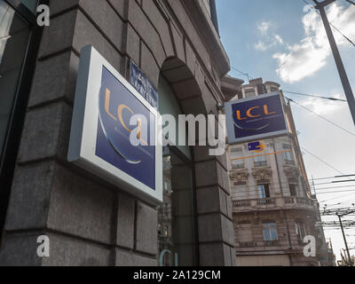 LYON, Frankreich - 14. JULI 2019: LCL-Logo vor ihren Hauptsitz in Lyon. LCL, oder Credit Lyonnais, ist eine französische Bank, eines der wichtigsten in der Stockfoto